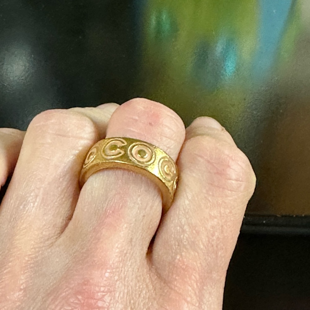 WOW POSHMARK - Authentic Chanel Golden Sparkle Supermodel CC Logo Ring - Picture 9 of 16